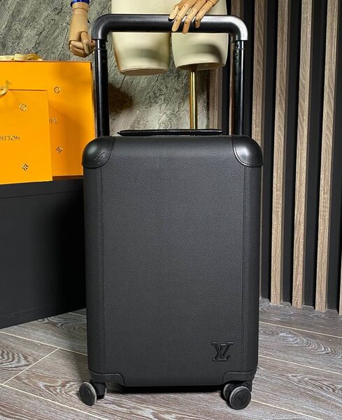 Чемодан Louis Vuitton женский кожа черный 155437