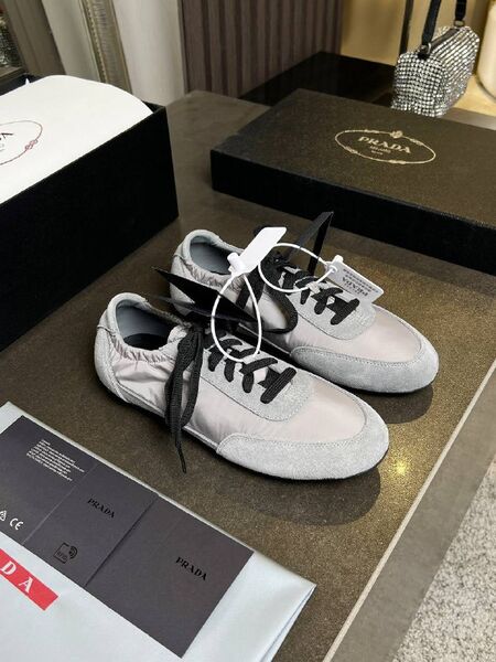 Женские кроссовки Prada Wmns Collapse Re-Nylon And Suede Sneaker женский кожа серый c4849344-1-2