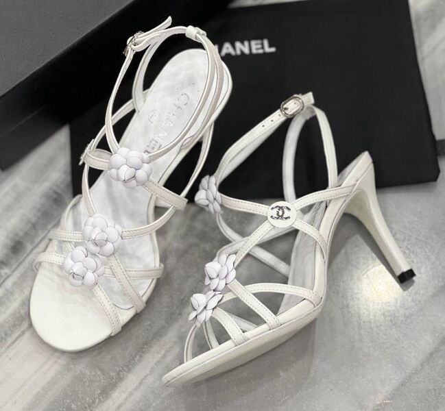 Босоножки Chanel женский кожа белый 105029