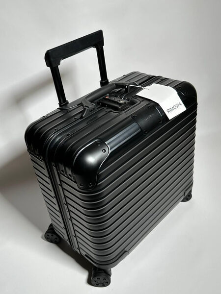Чемодан Rimowa женский черный 132746-3