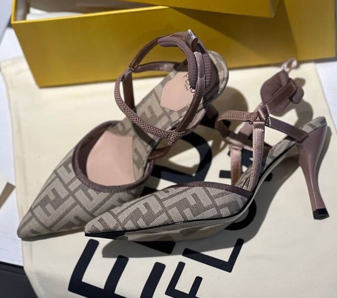 Туфли Fendi женский текстиль бежевый 105119