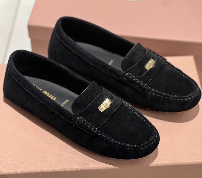 Лоферы Miu Miu женский замша черный 139620
