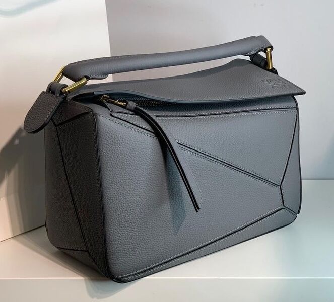 Сумка Loewe женский кожа графитовый 98501