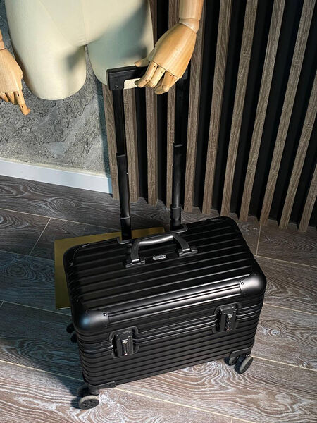 Чемодан Rimowa женский черный 136552-2
