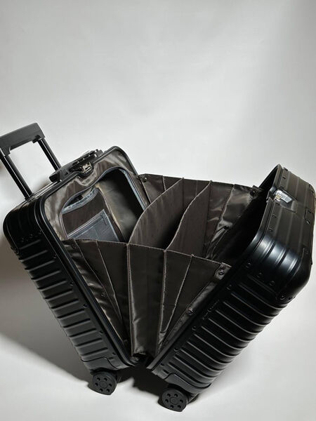 Чемодан Rimowa женский черный 132746-7