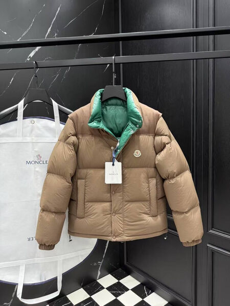 Мужской пуховик двухсторонний Moncler мужской болотный 200545-21