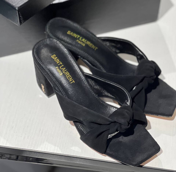 Босоножки Saint Laurent женский замша черный 12773