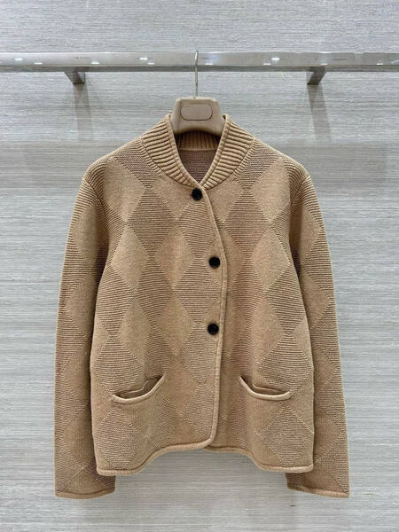 Костюм Loro Piana женский вязаная ткань бежевый 199380-2