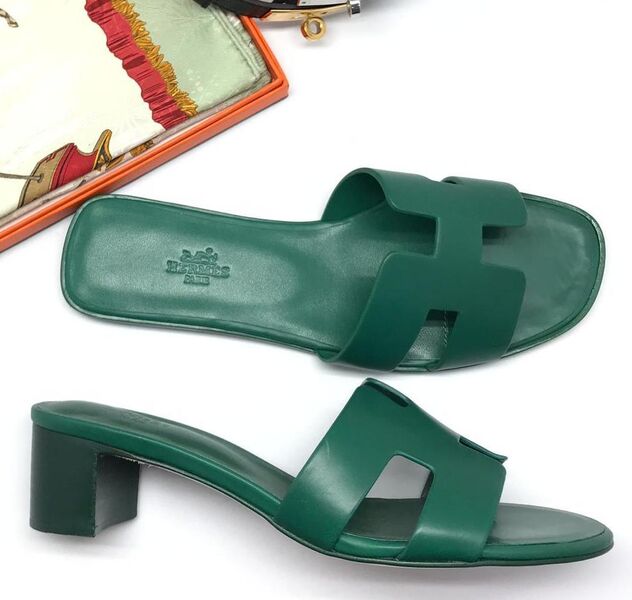 Сандалии Hermès женский кожа болотный 66484