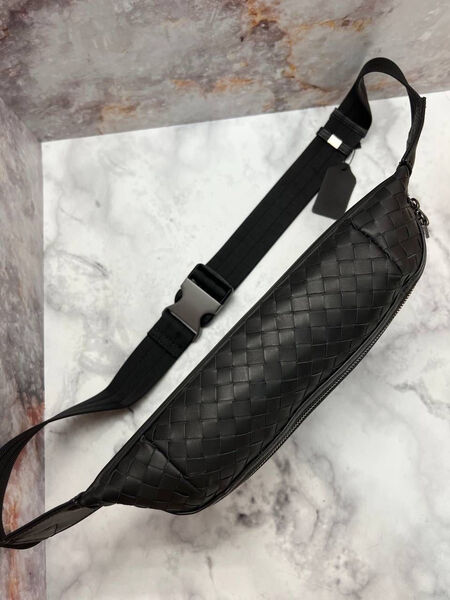 Мужская сумка слинг Bottega Veneta мужской кожа черный 113483-3