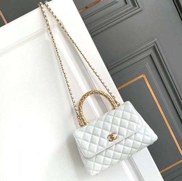 Сумка Chanel женский кожа белый 157330