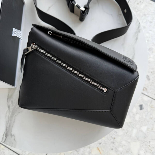 Сумка мессенджер Loewe мужской кожа черный 194533-4