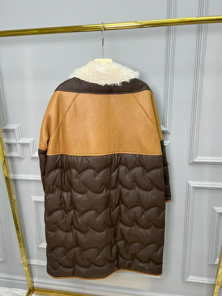 Пуховик Loro Piana женский кожа бежевый 94350-3