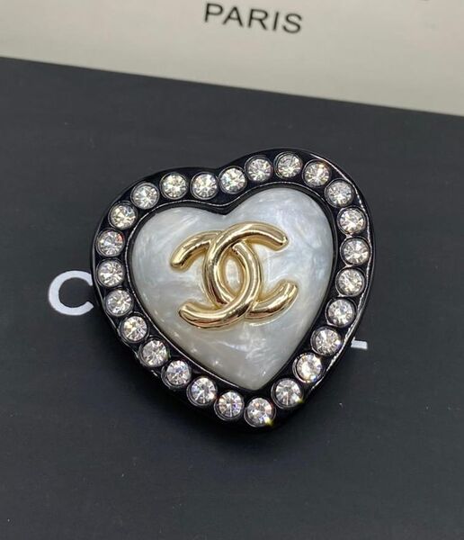 Брошь Chanel молочный 10488