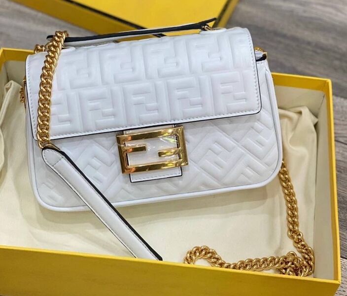 Сумка Fendi Baguette женский кожа белый 141993