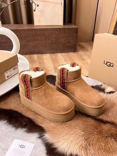 Женские Ugg женский замша бежевый r4572804-1