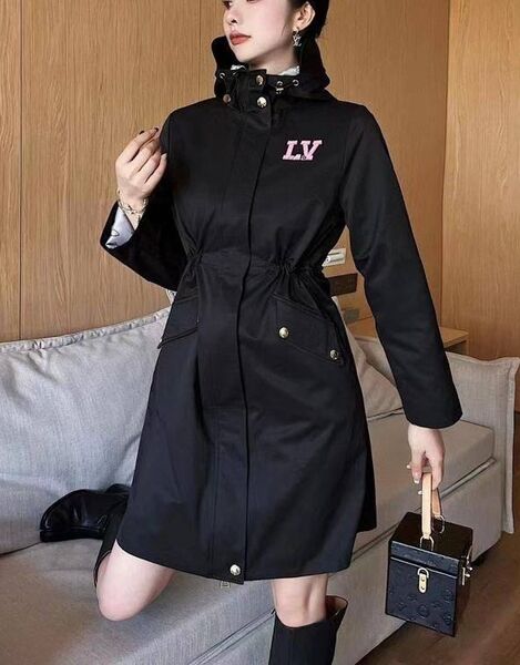 Плащ Louis Vuitton женский черный 143036