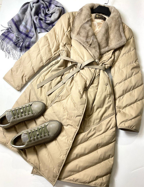 Пуховик Loro Piana женский бежевый 62841