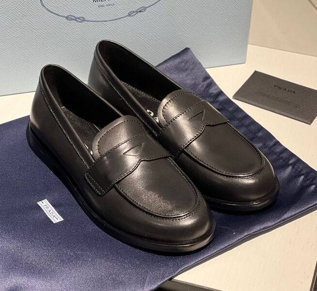 Лоферы Prada женский кожа черный 40891