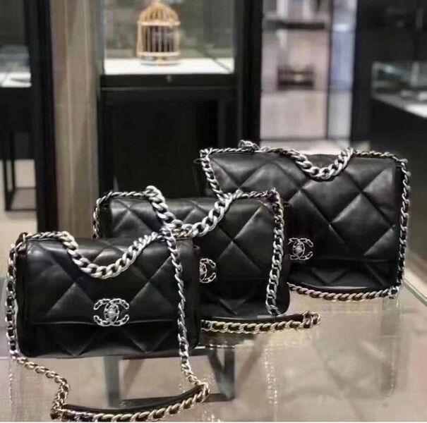 Сумка Chanel 19 женский кожа черный 73370-2