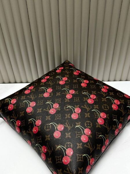 Подушка Louis Vuitton канва коричневый T750111-1-3