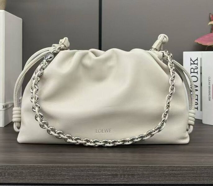 Сумка Loewe женский кожа белый 194820