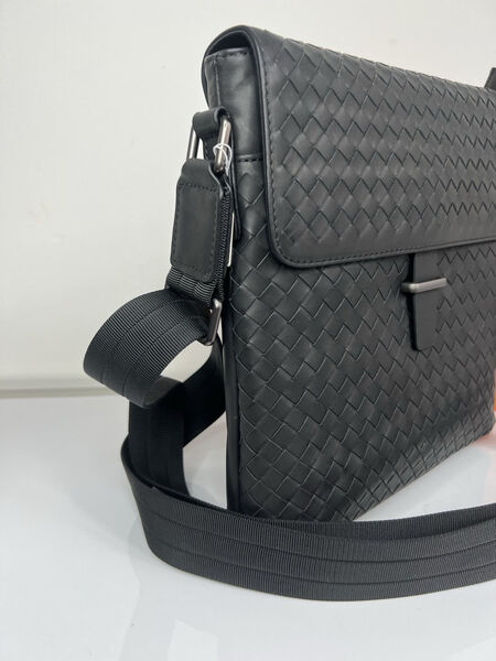 Мужская сумка мессенджер Bottega Veneta мужской кожа черный 149910