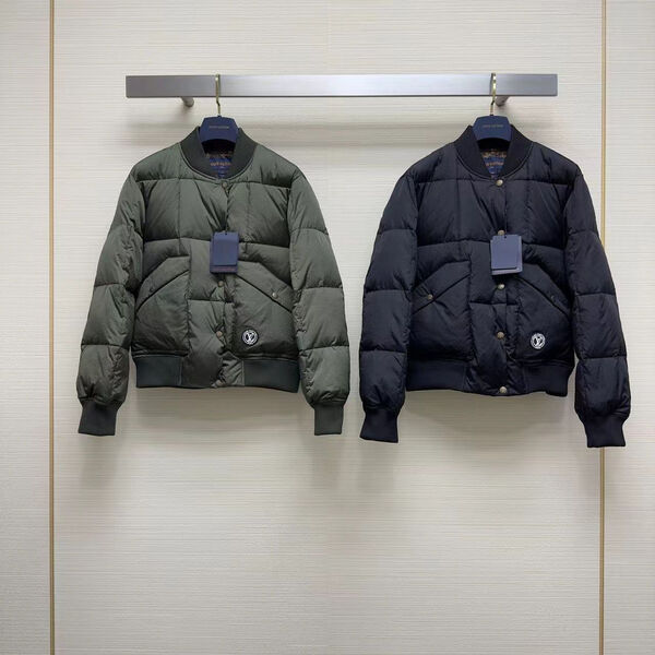 Пуховик Louis Vuitton женский болотный 124765-2