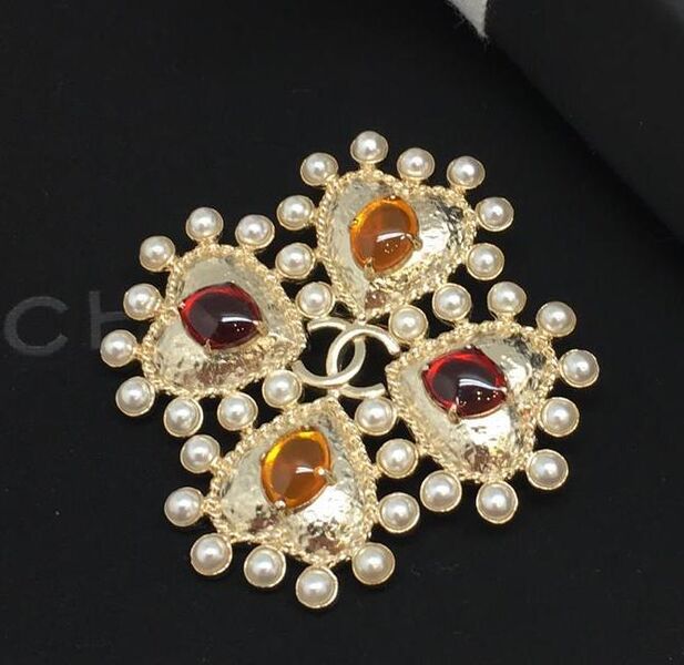 Брошь Chanel 10419