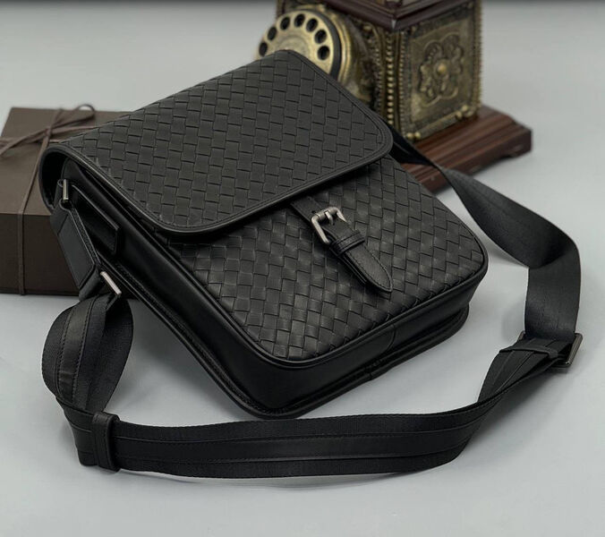 Сумка мессерджер Bottega Veneta мужской кожа черный 193783-2
