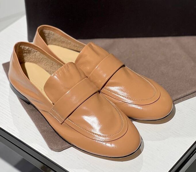Лоферы Bottega Veneta женский кожа бежевый 113850