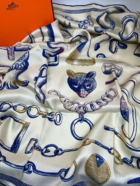 Платок Hermès женский шелк бежевый 181640