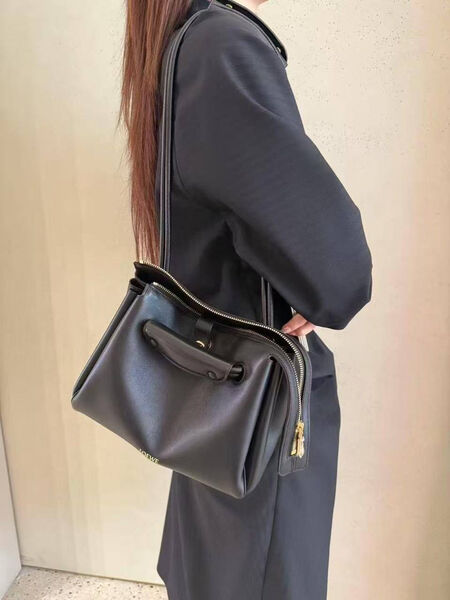 Сумка Loewe женский кожа черный 197946-2