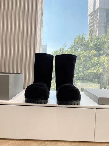 Женские ботинки Balenciaga Women's Alaska Fur Bootie женский замша черный y7373091-1-5