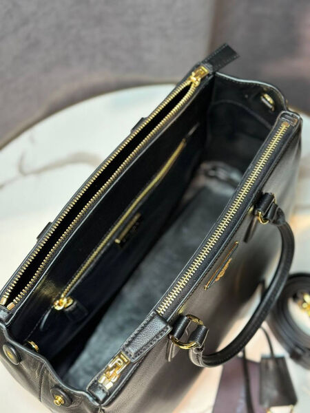 Сумка Prada женский кожа черный 158962-10