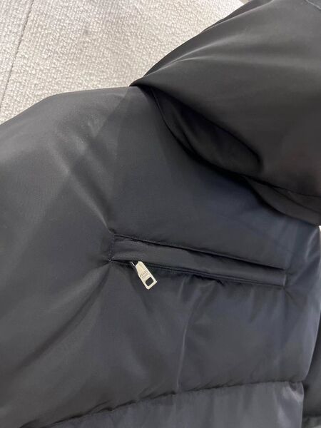 Женский пуховик Prada Re-Nylon женский черный w0817952-1-4