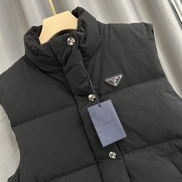 Жилет Prada женский черный 163070-3