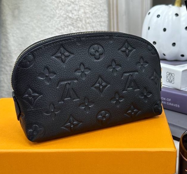 Косметичка Louis Vuitton женский кожа черный 26882