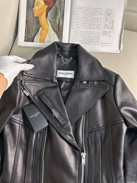 Куртка Saint Laurent женский кожа черный 196526-4