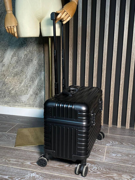 Чемодан Rimowa женский черный 136552-3