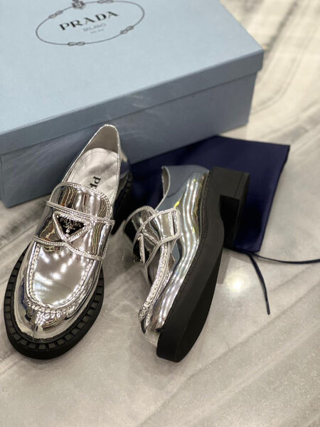 Лоферы Prada женский кожа графитовый 114187-2