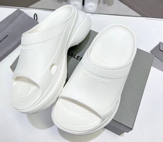 Шлепки Balenciaga женский белый 106213