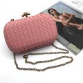 Клатч Bottega Veneta Chain Knot женский кожа светло-розовый 26019