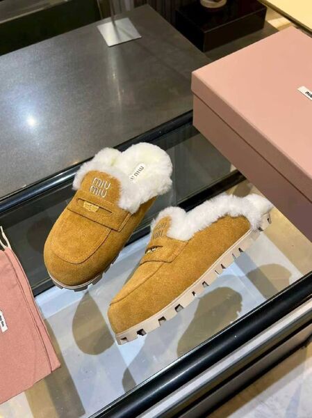 Женские меховые тапочки Miu Miu женский замша бежевый b6321899-1-3
