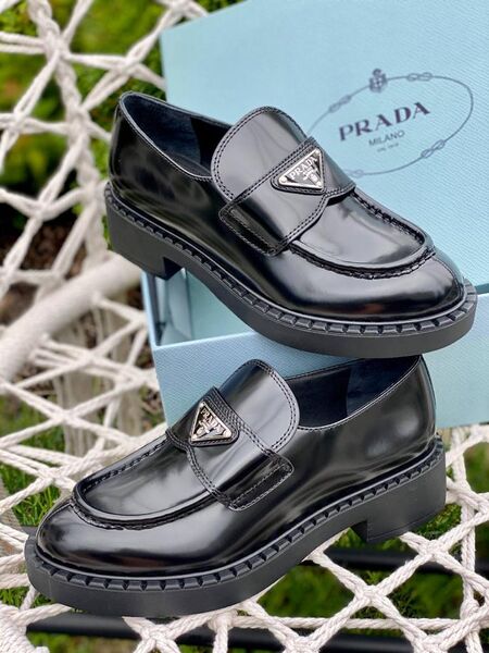 Лоферы Prada женский кожа черный 40843-14