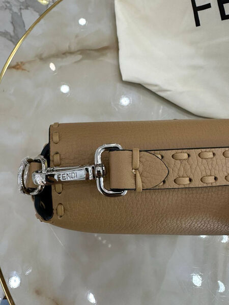 Сумка Fendi женский кожа бежевый 142101-6