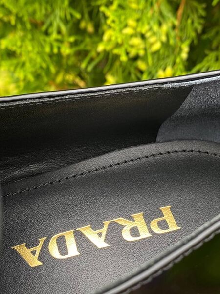 Лоферы Prada женский кожа черный 40843-11