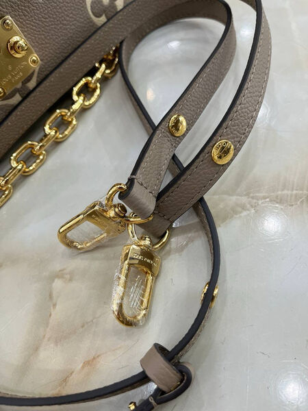 Сумка Louis Vuitton Pochette Metis женский канва бежевый 148639-6