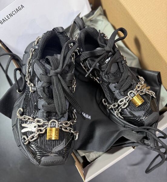 Кроссовки Balenciaga женский текстиль черный 198123