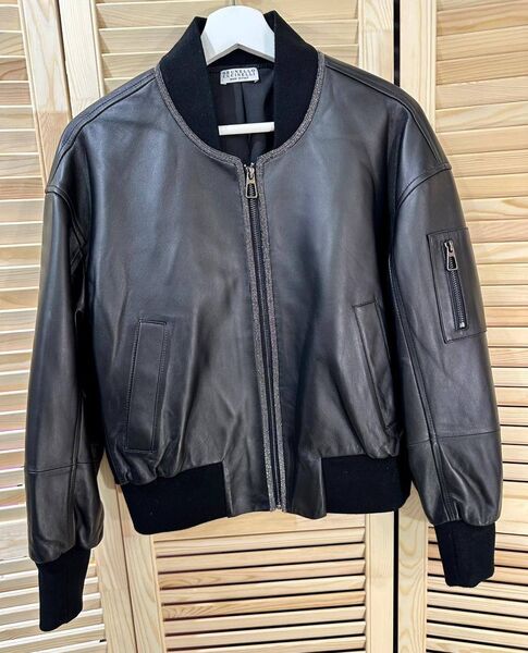 Куртка Brunello Cucinelli женский кожа черный 127147